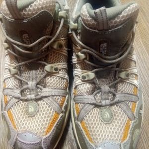 Women's the north face shoes size 7.5
